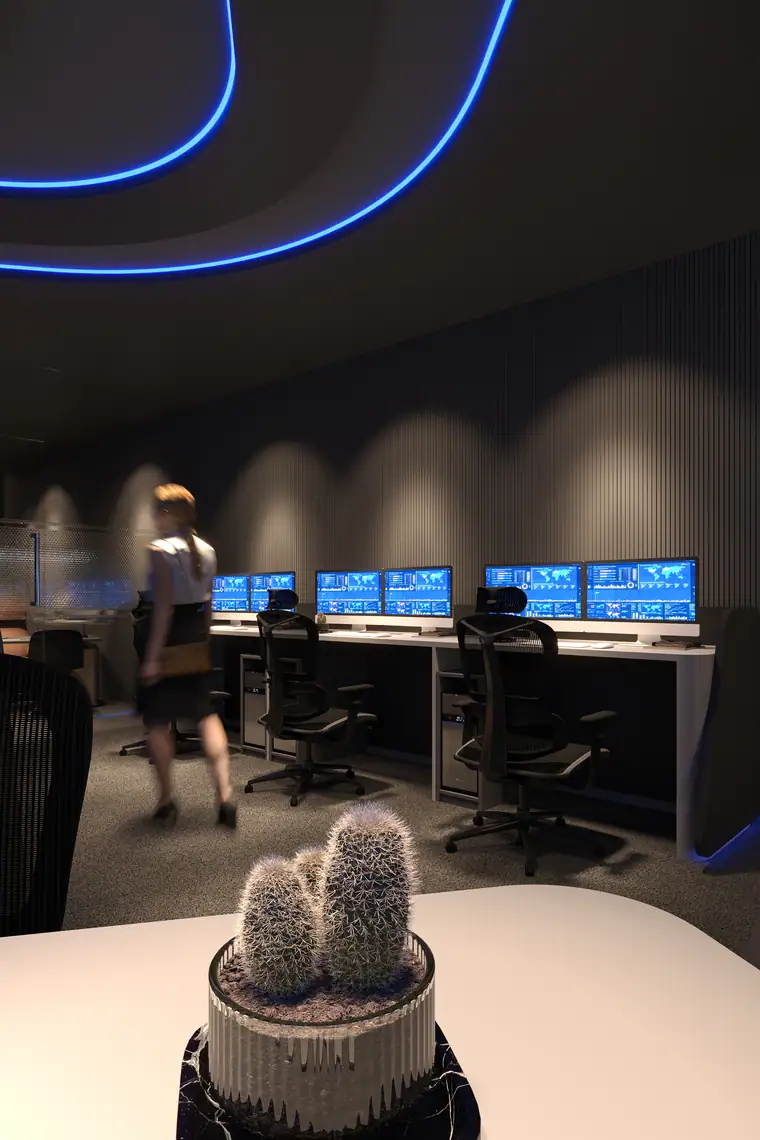 Data Centre Operations Room, workplace interior by AGC in Al Wahda, Abu Dhabi, photo 3 of 4