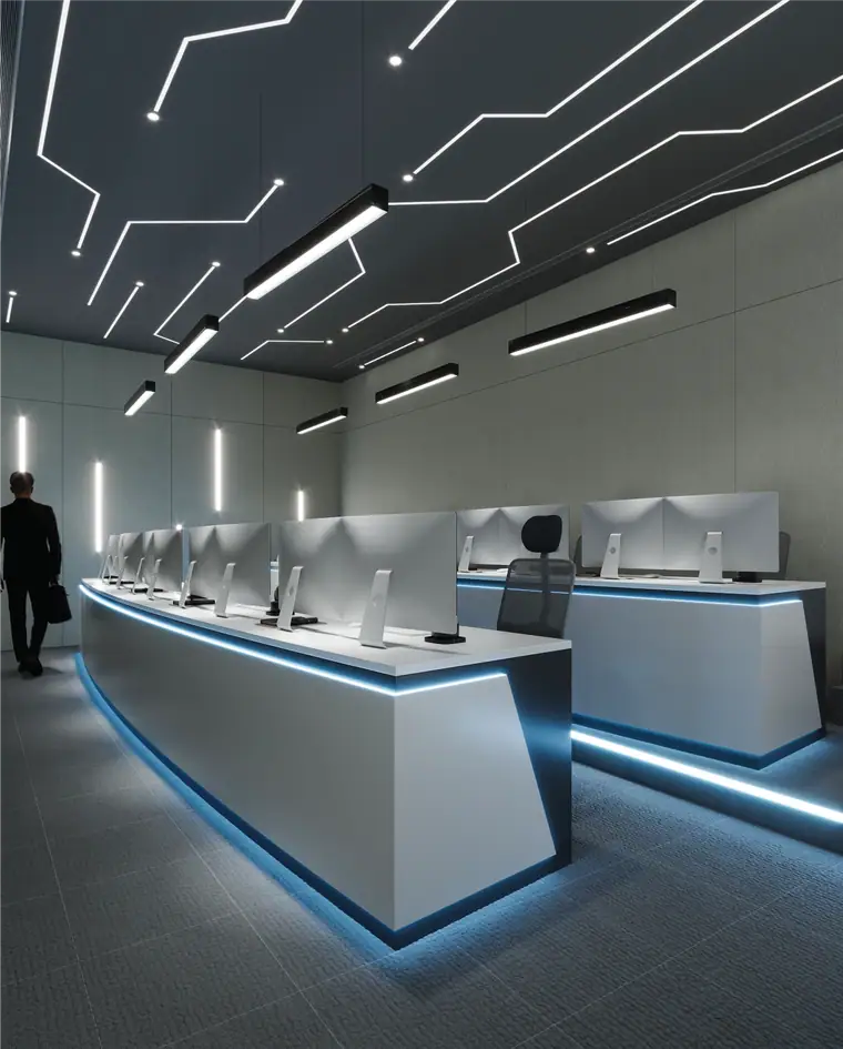 Emircom Command Centre, workplace interior by AGC in Abu Dhabi, photo 4 of 7