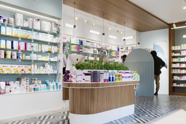 Household Pharmacy, healthcare interior by AGC in Abu Dhabi, photo 2 of 4