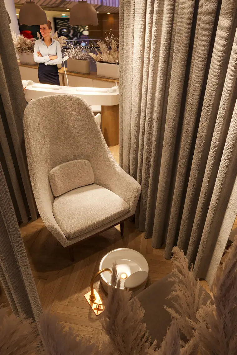 Beauty Kiosk, Al Wahda Mall, retail interior by AGC in Al Wahda Mall, Abu Dhabi, photo 3 of 4